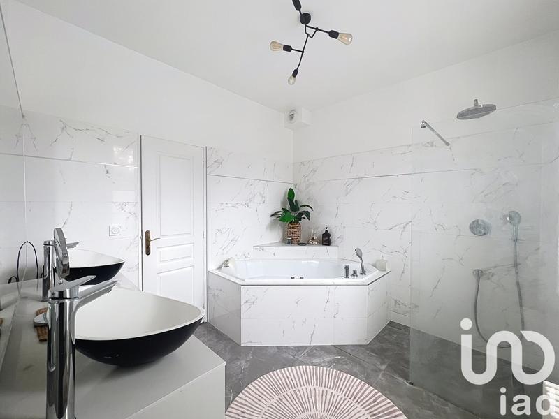 Maison - 180 m² - 7 pièces