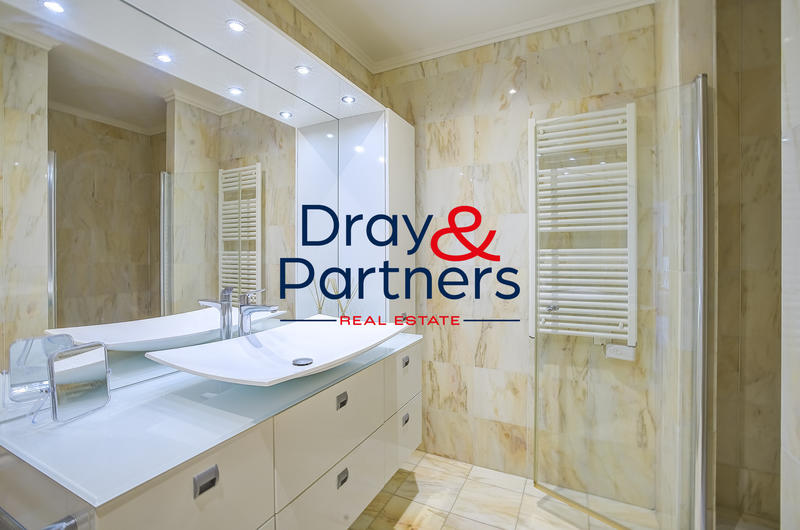 Appartement - 102 m² - 2 pièces