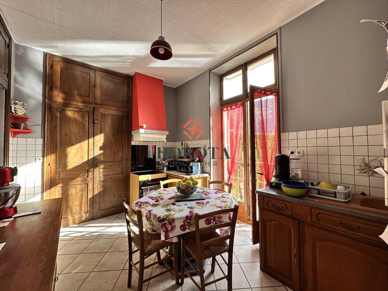 Maison - 300 m² - 6 pièces