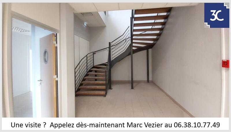 Entrepôt - 1 593 m²