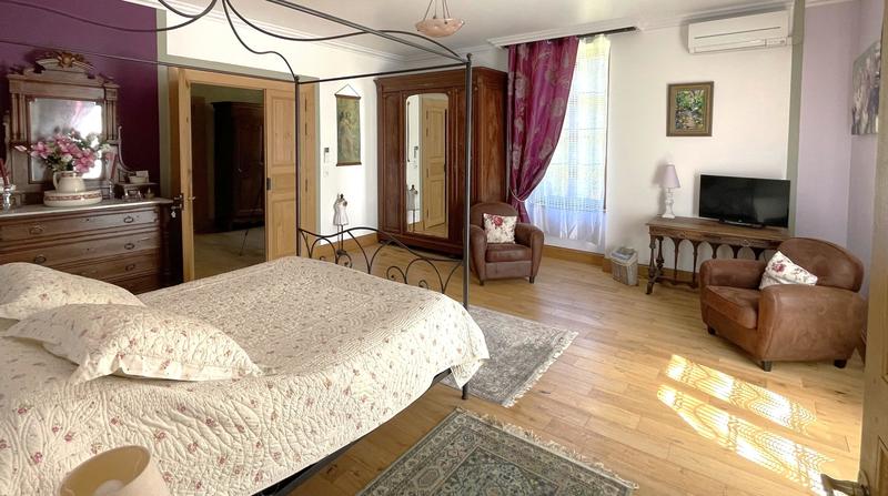 Maison de domaine - 750 m² - 12 pièces