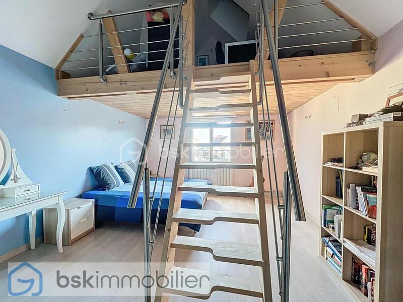 Maison traditionnelle - 215 m² - 10 pièces