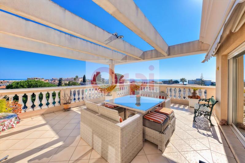 Penthouse - 98 m² - 4 pièces