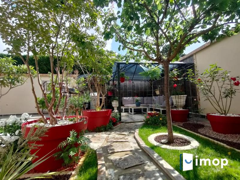 Maison - 214 m² - 8 pièces