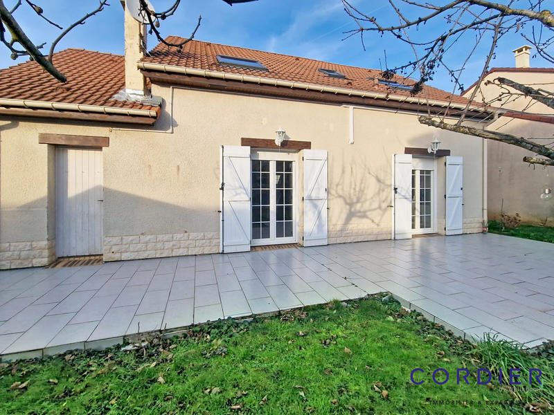 Maison - 111 m² - 7 pièces