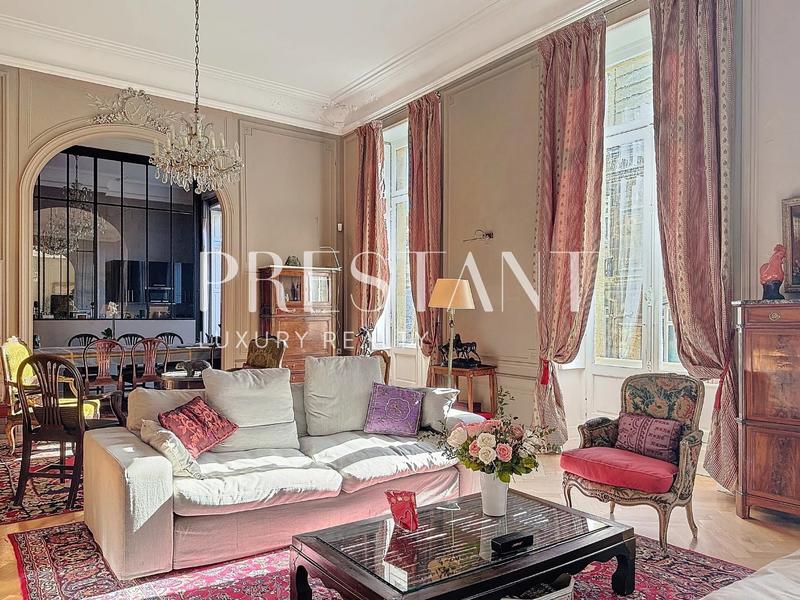 Appartement - 231 m² - 6 pièces