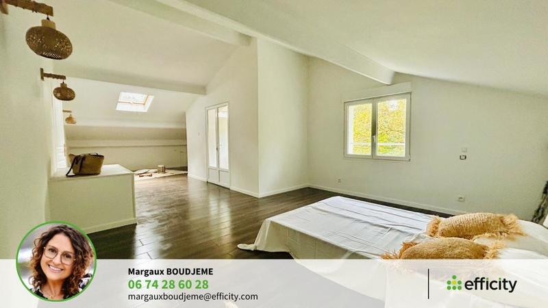 Maison - 220 m² - 7 pièces