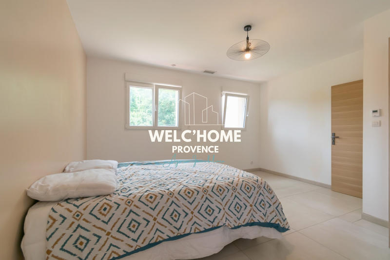 Maison - 235 m² - 7 pièces