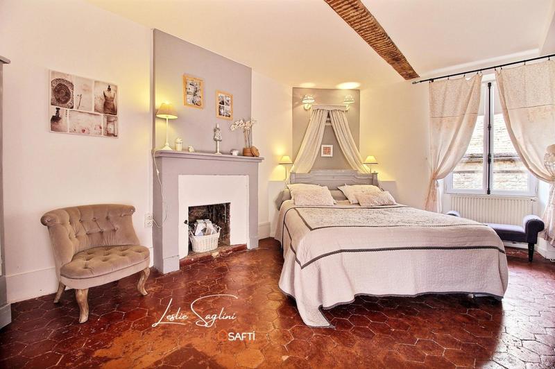 Maison - 462 m² - 17 pièces