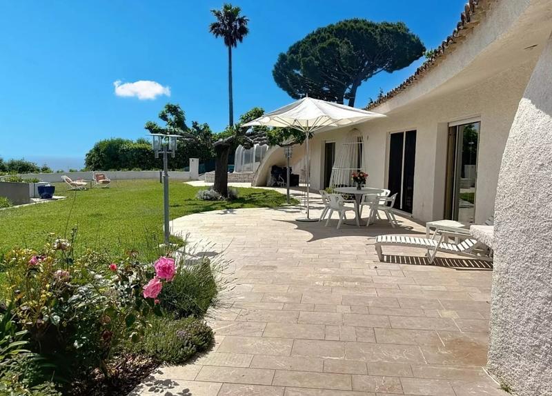 Maison - 490 m² - 10 pièces