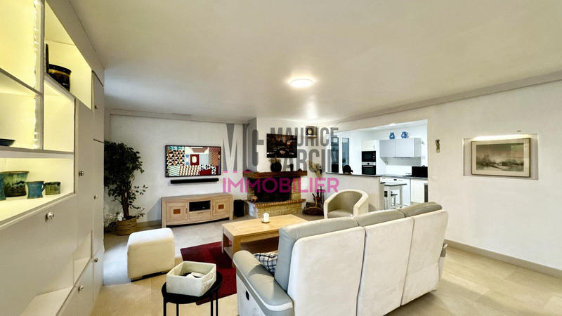 Maison - 224 m² - 9 pièces