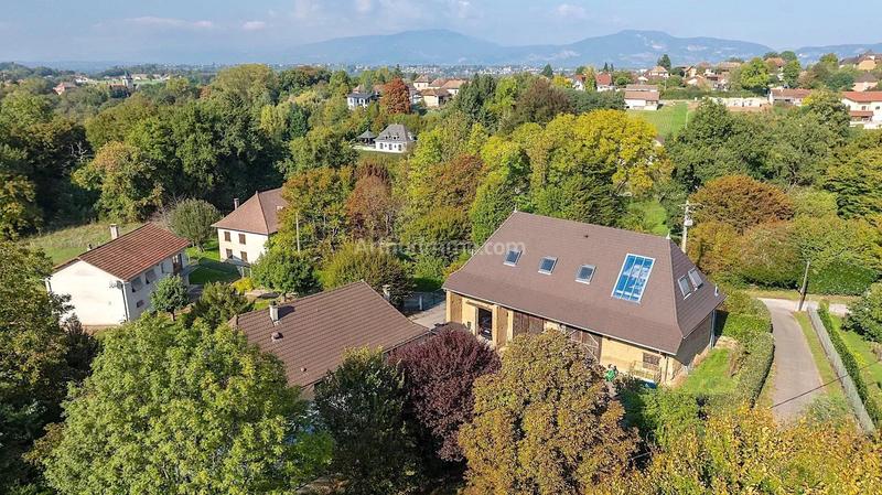 Maison - 275 m² - 12 pièces