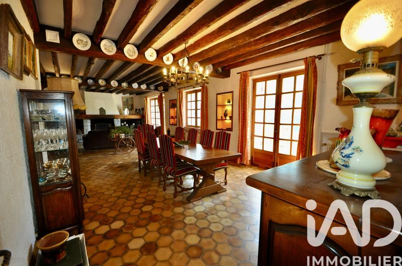 Maison - 370 m² - 11 pièces