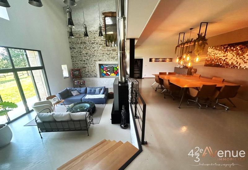 Maison - 375 m² - 9 pièces