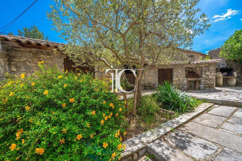 Maison - 354 m² - 14 pièces