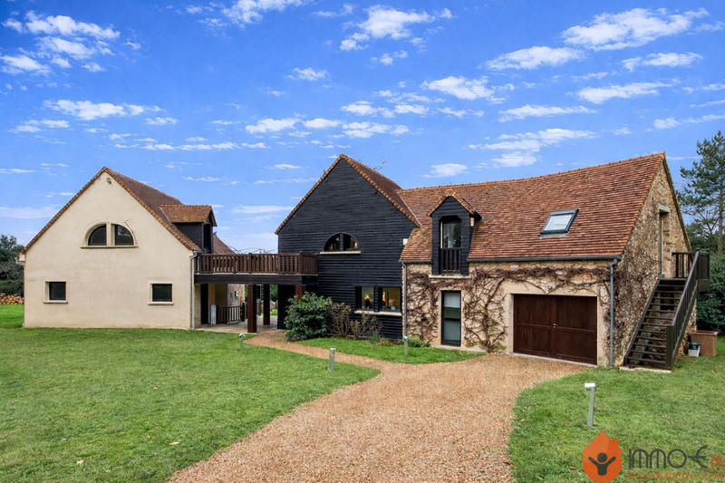 Maison - 261 m² - 7 pièces