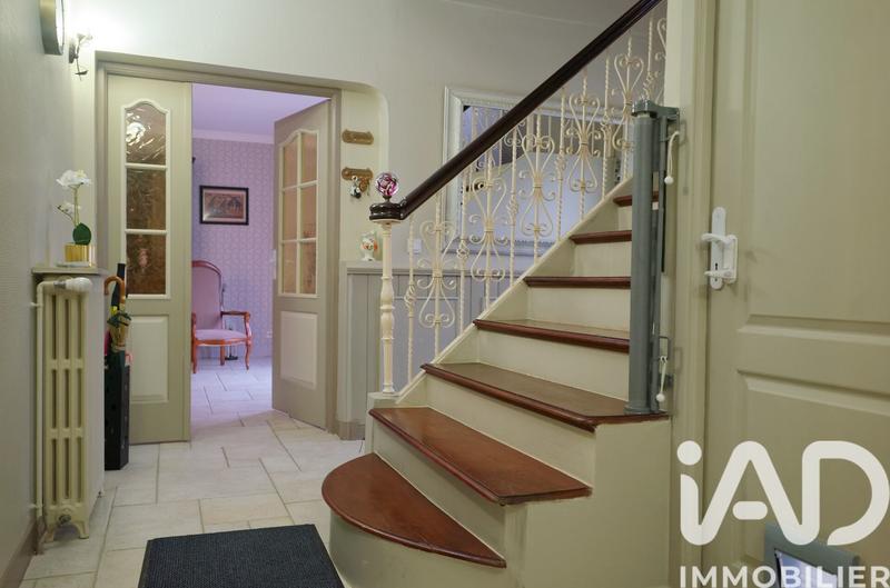 Maison - 202 m² - 9 pièces