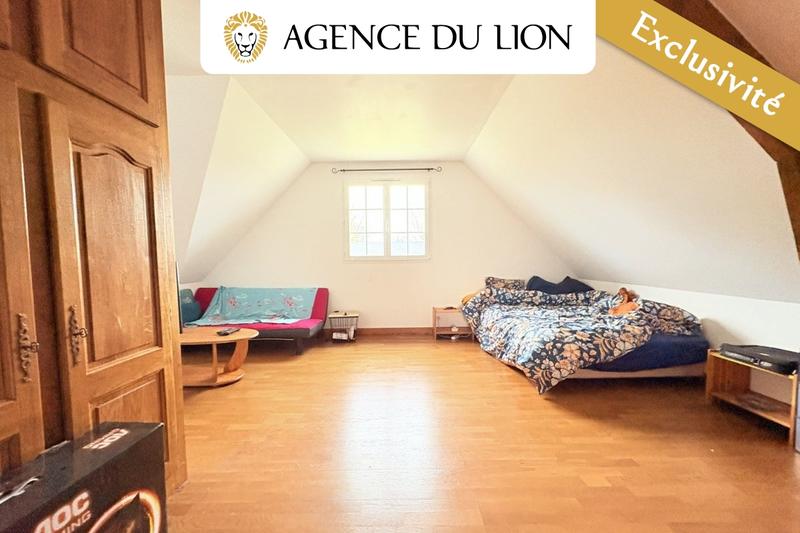 Maison traditionnelle - 220 m² - 8 pièces