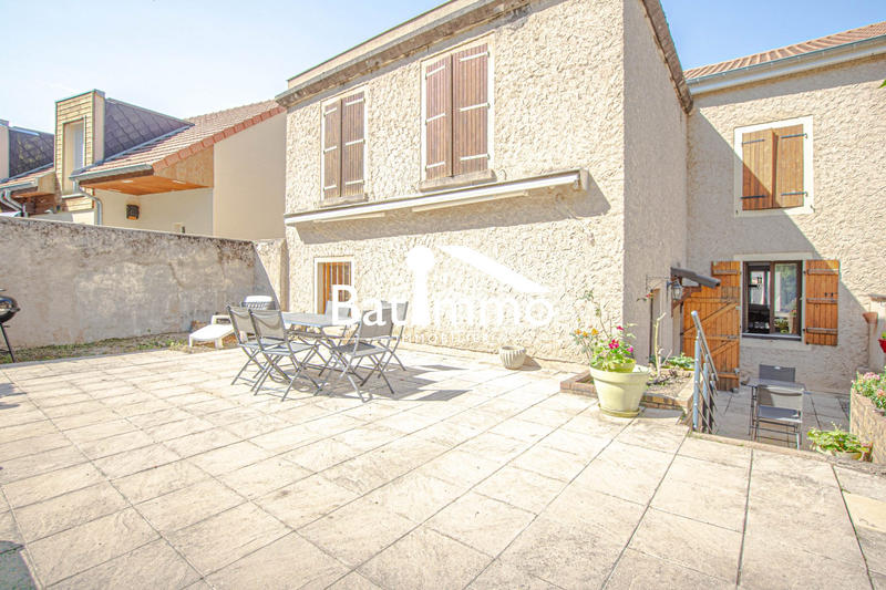 Maison - 180 m² - 7 pièces