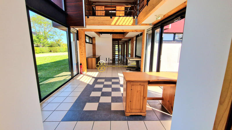 Local d'activités - 209 m² - 7 pièces