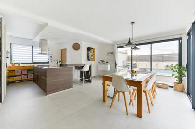 Maison - 127 m² - 6 pièces