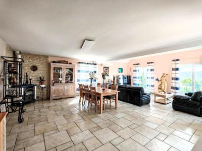 Maison - 269 m² - 8 pièces