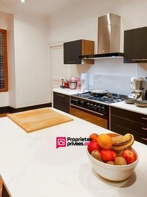 Maison - 216 m² - 9 pièces