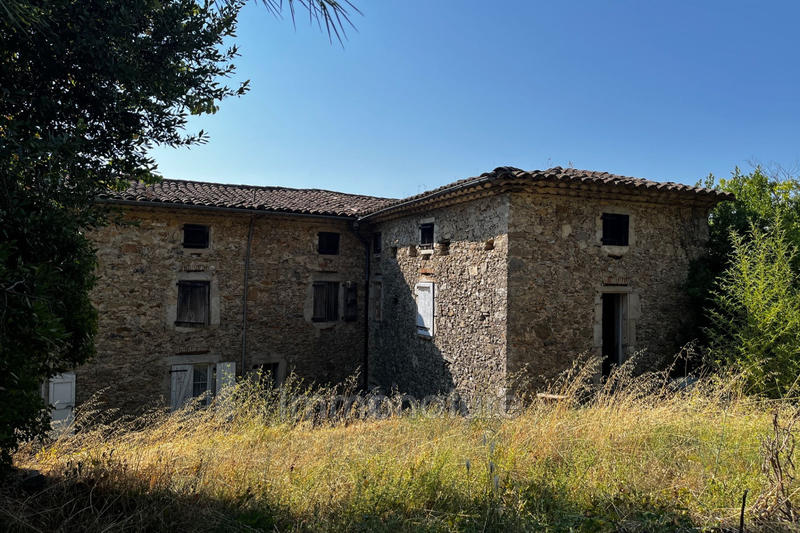 Maison - 325 m² - 13 pièces