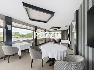 Maison - 265 m² - 8 pièces