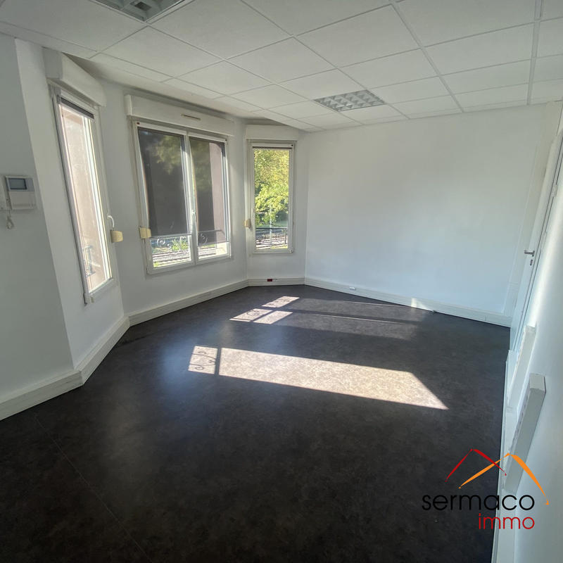 Local commercial - 248 m² - 12 pièces