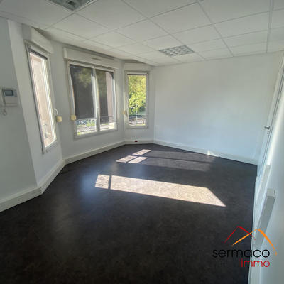 Local commercial - 248 m² - 12 pièces