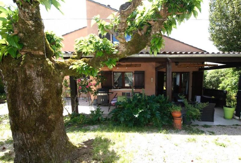 Maison traditionnelle - 353 m² - 10 pièces