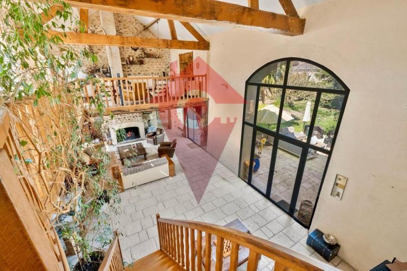 Propriété - 399 m² - 13 pièces
