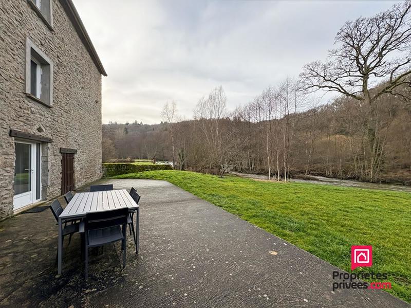 Maison - 260 m² - 6 pièces