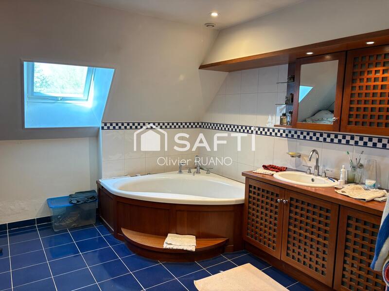 Maison - 202 m² - 4 pièces