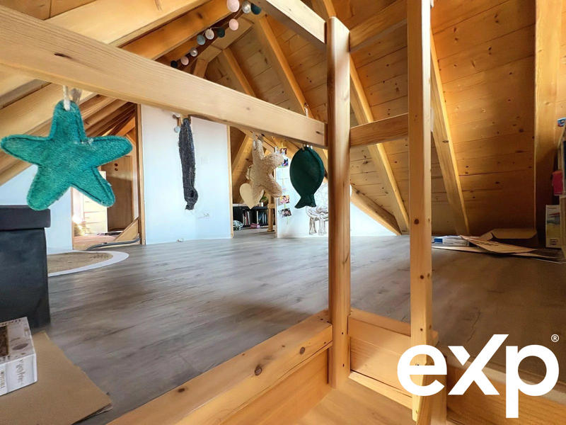 Maison - 240 m² - 9 pièces