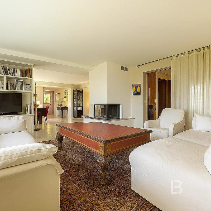 Maison - 312 m² - 7 pièces