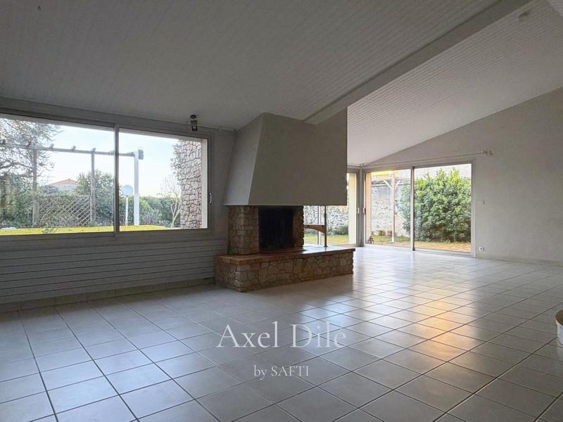 Maison - 214 m² - 8 pièces