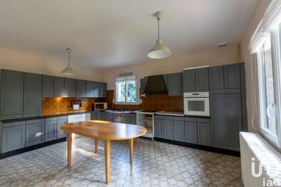 Maison - 210 m² - 8 pièces