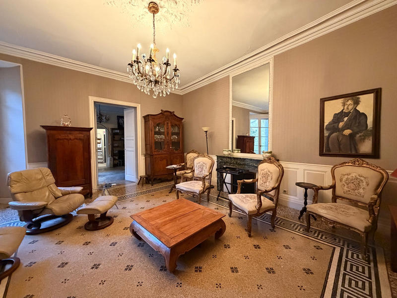 Maison - 437 m² - 14 pièces