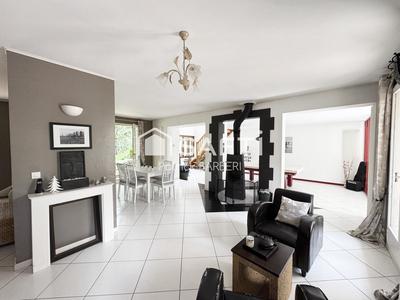 Maison - 254 m² - 7 pièces