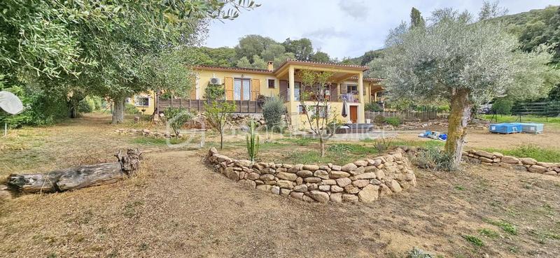 Maison - 246 m² - 9 pièces