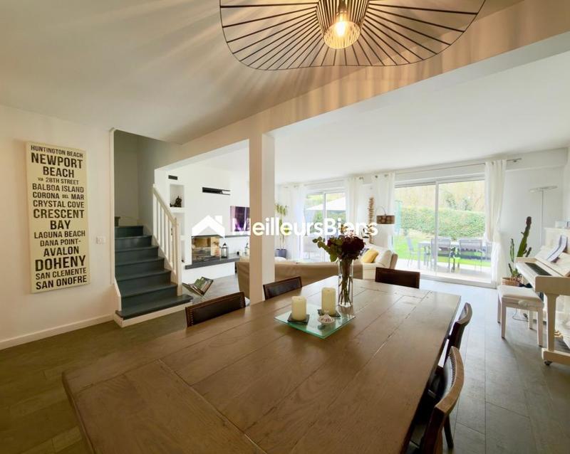 Maison - 197 m² - 8 pièces