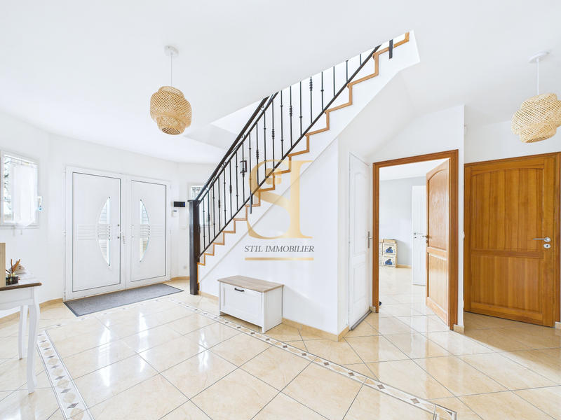 Maison - 211 m² - 9 pièces