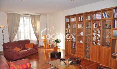 Maison - 230 m² - 6 pièces