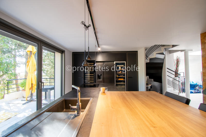 Maison - 210 m² - 5 pièces
