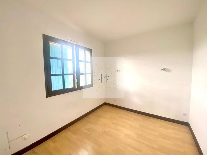 Maison - 130 m² - 10 pièces