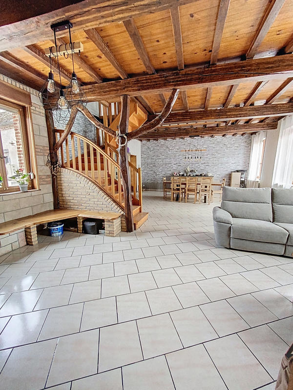 Maison - 220 m² - 9 pièces