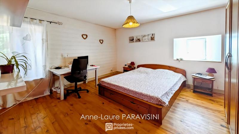 Maison - 244 m² - 9 pièces