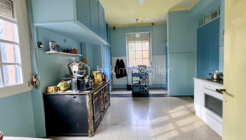 Demeure - 320 m² - 12 pièces